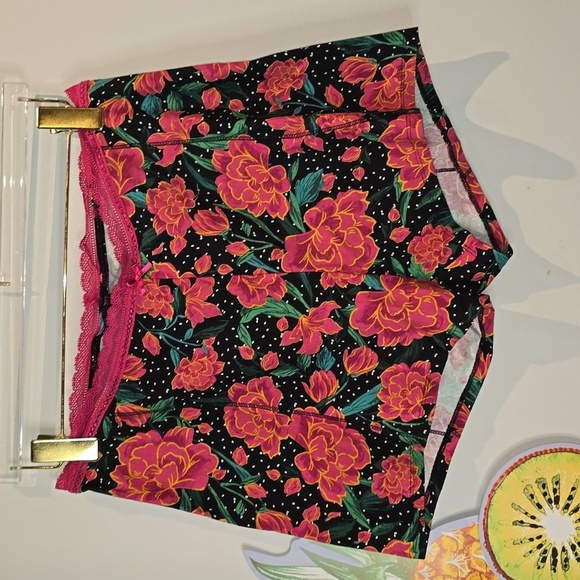 Torrid - Foxy Lace Trim Sleep Boyshort / Booty Short in Jenna Pop Floral & Black - Picture 2 of 10